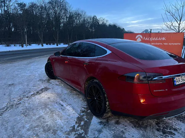 Tesla Model S - фото 5