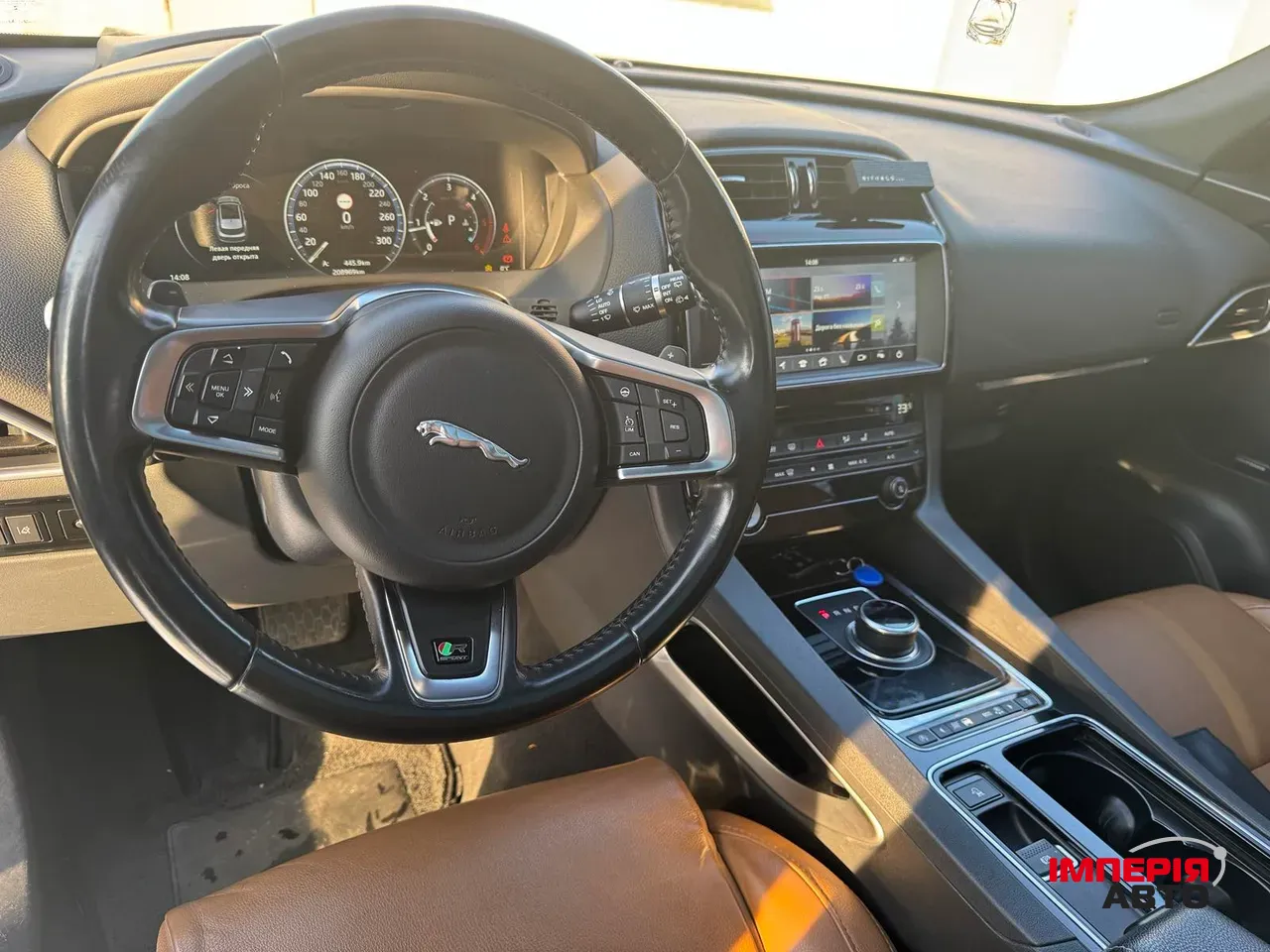 Jaguar F-Pace - фото 11