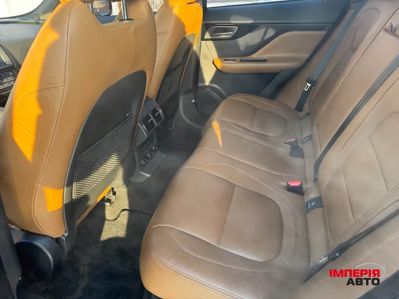 Jaguar F-Pace - фото 13