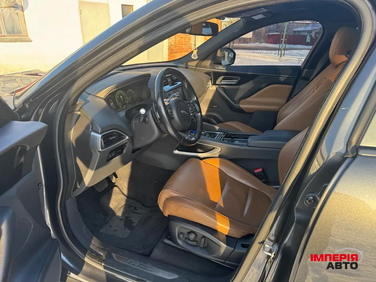 Jaguar F-Pace - фото 9