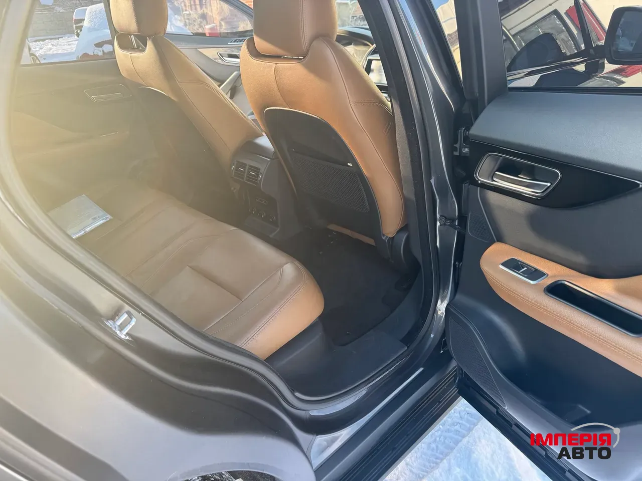 Jaguar F-Pace - фото 15