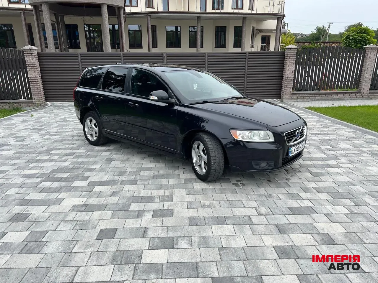 Volvo V50 - фото 1