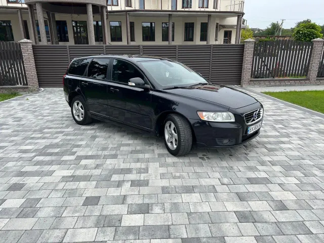 Volvo V50 - фото 1