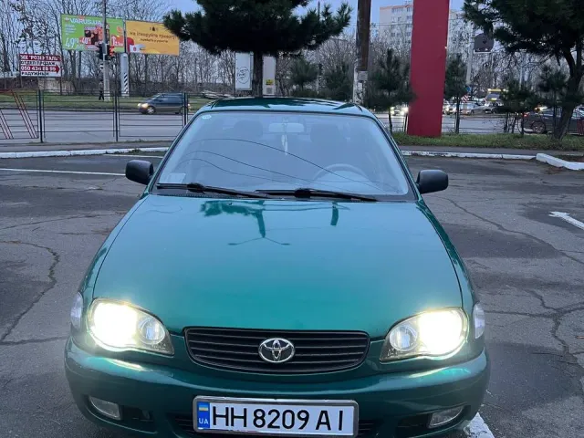 Toyota Corolla - фото 1
