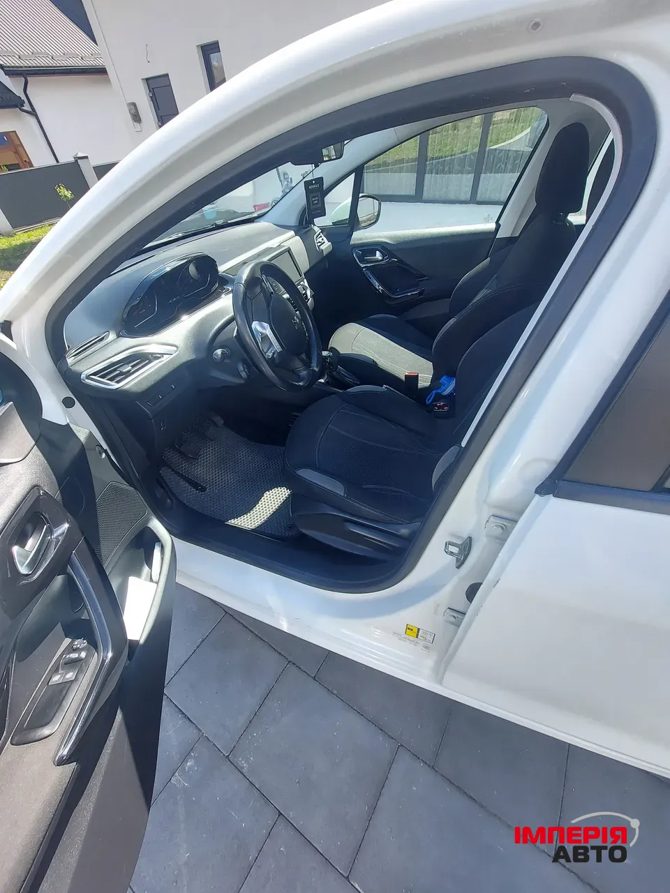 Peugeot 208 - фото 9