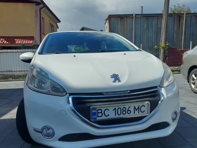 Peugeot 208 - фото 1