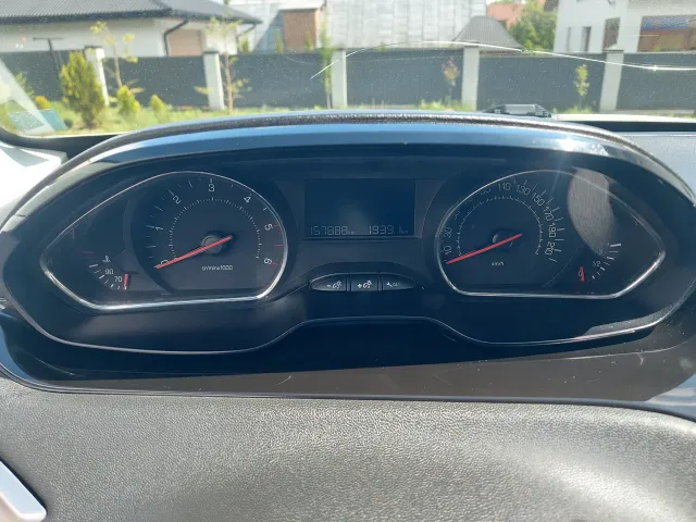 Peugeot 208 - фото 5