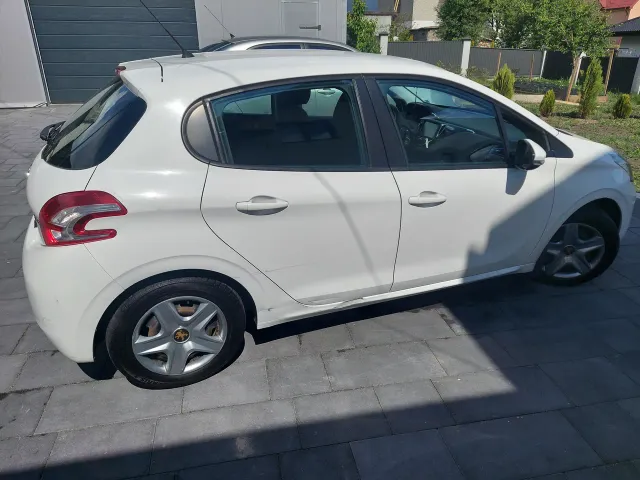 Peugeot 208 - фото 2
