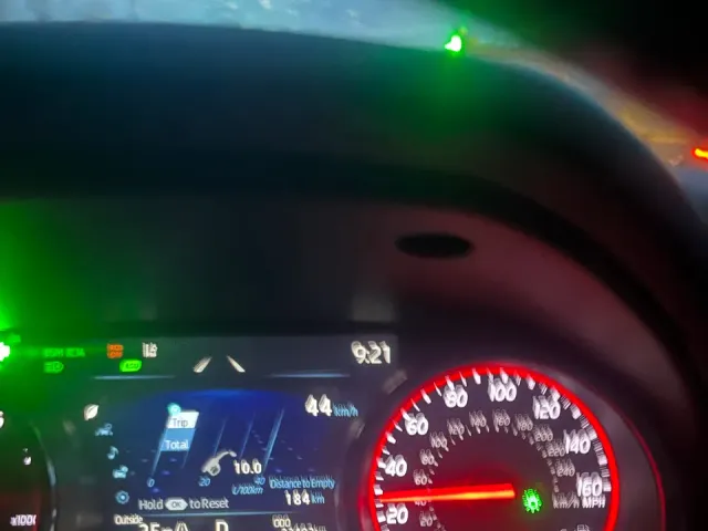 Toyota Camry - фото 2