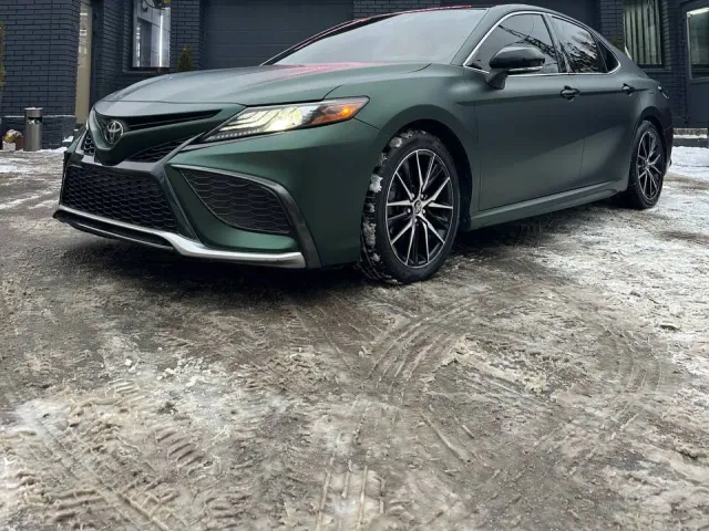 Toyota Camry - фото 1