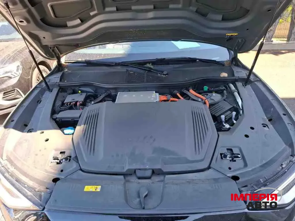 Audi Q8 Sportback e-tron - фото 18