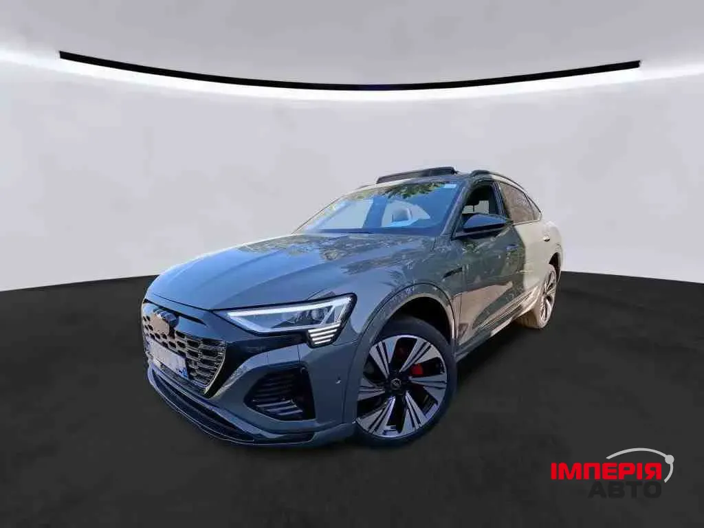 Audi Q8 Sportback e-tron - фото 1