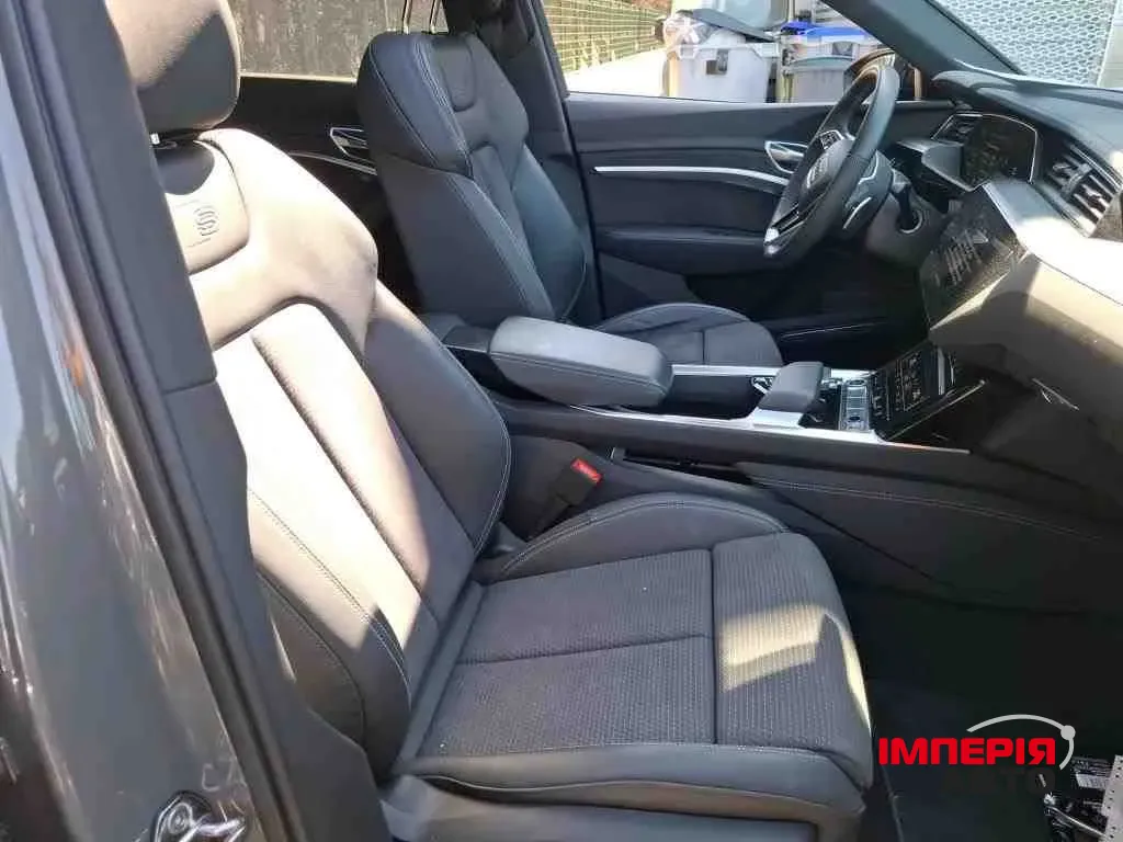 Audi Q8 Sportback e-tron - фото 5