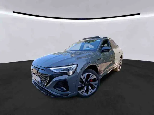 Audi Q8 Sportback e-tron - фото 1