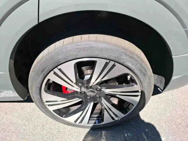 Audi Q8 Sportback e-tron - фото 3