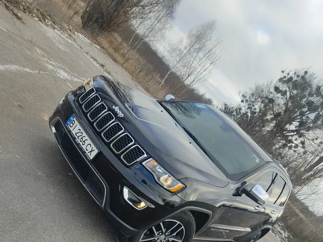 Jeep Grand Cherokee - фото 2