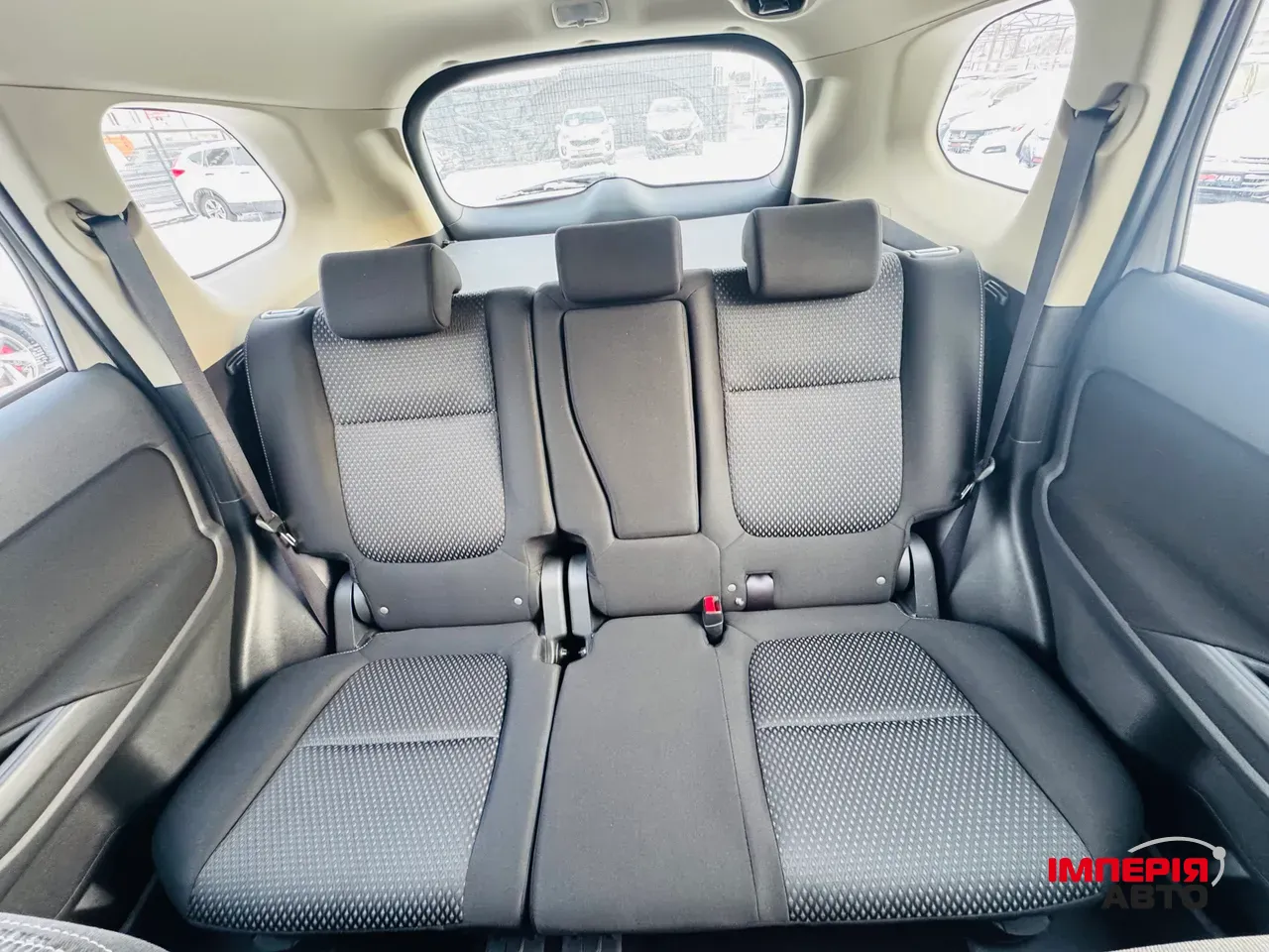 Mitsubishi Outlander - фото 8