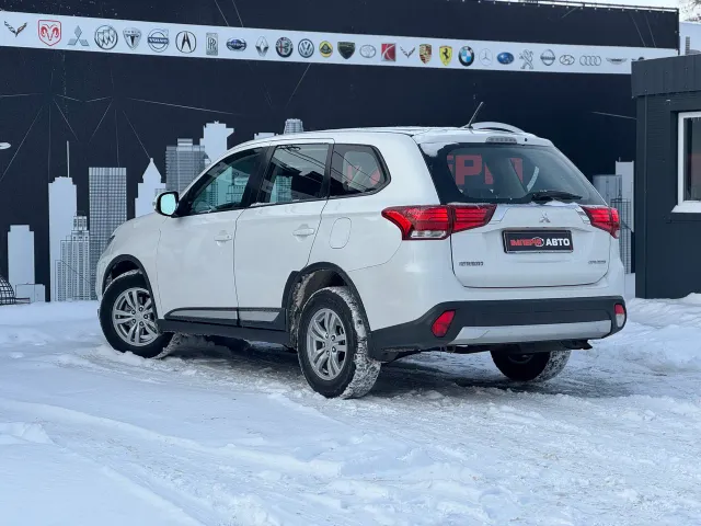 Mitsubishi Outlander - фото 5