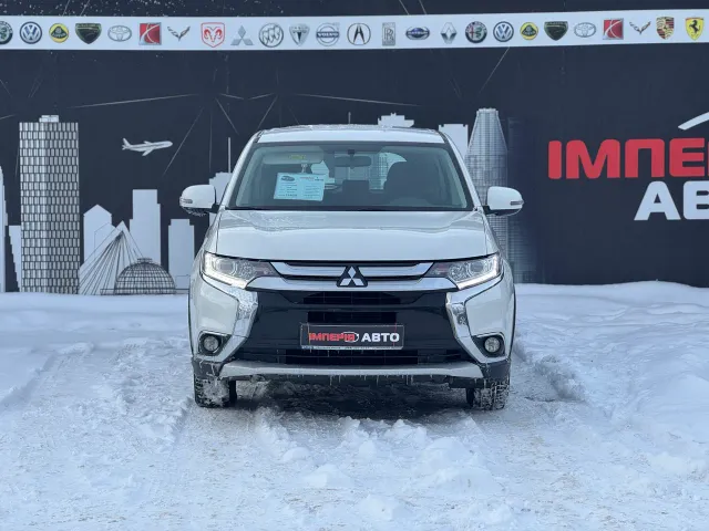 Mitsubishi Outlander - фото 1