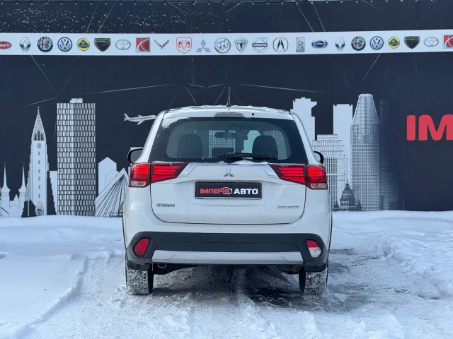 Mitsubishi Outlander - фото 4