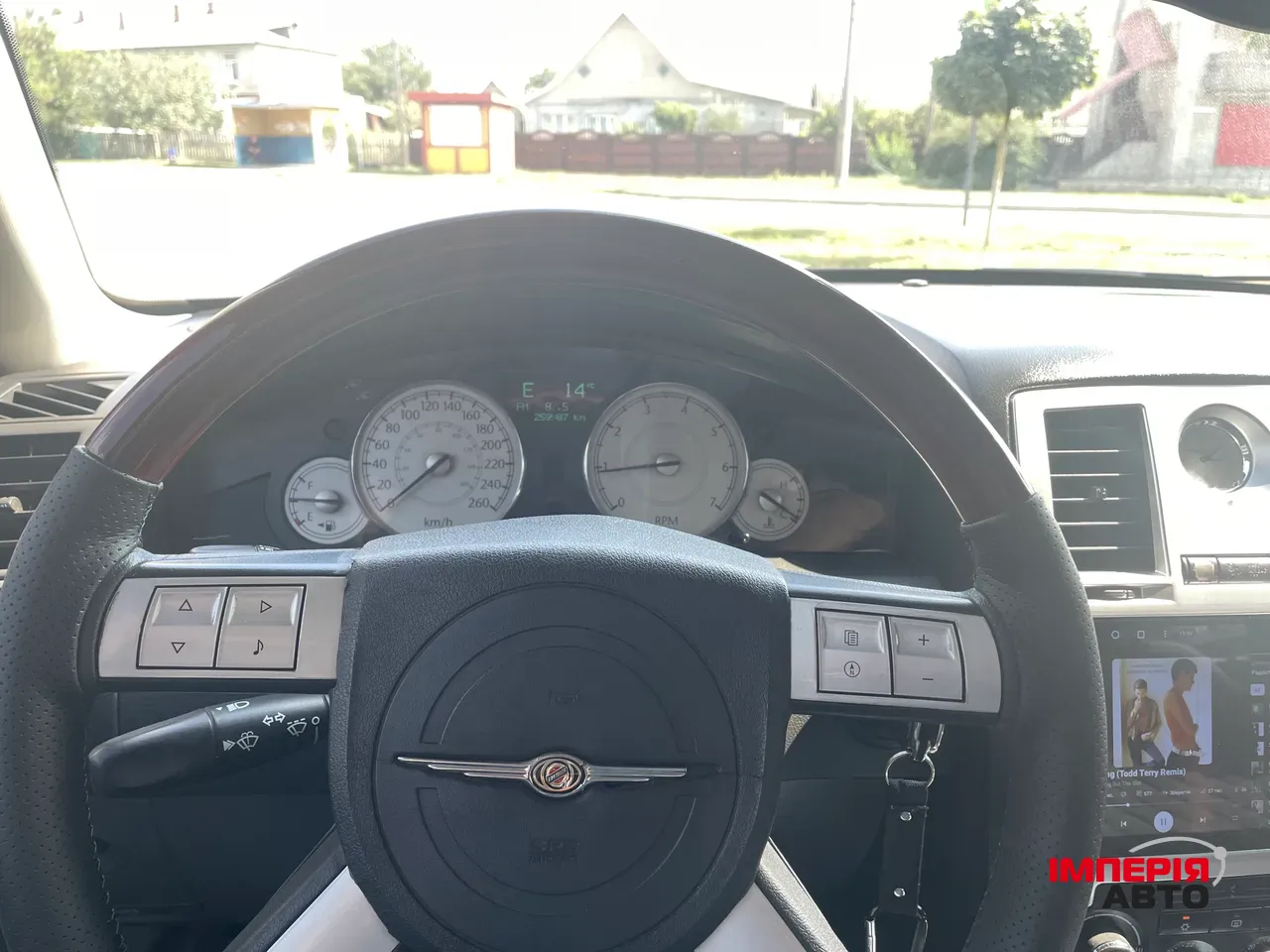 Chrysler 300C - фото 12