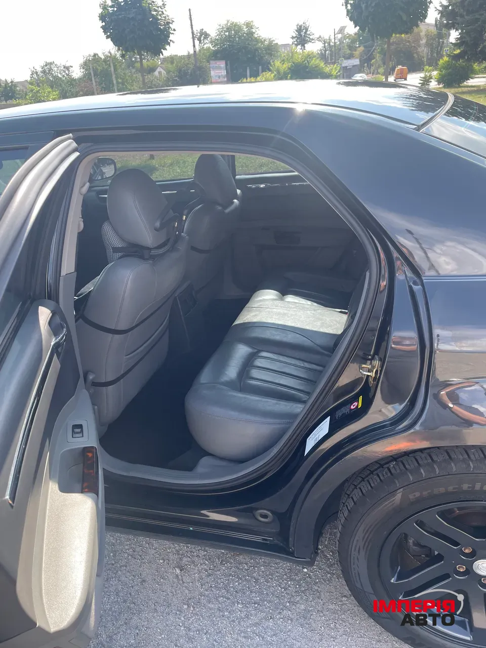 Chrysler 300C - фото 10