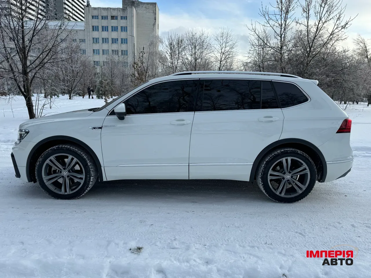 Volkswagen Tiguan - фото 6