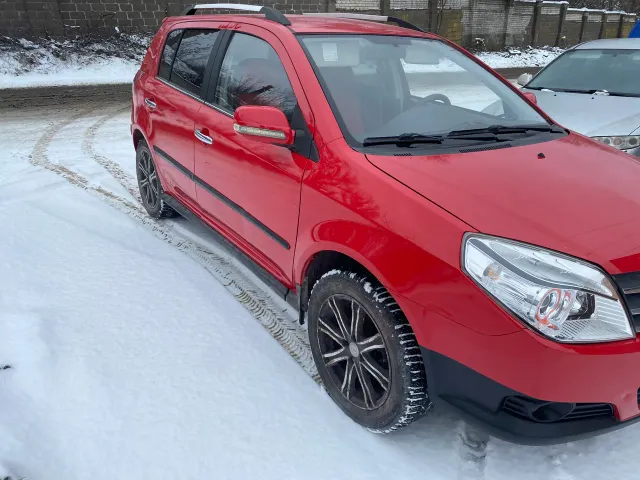 Geely MK Cross - фото 4