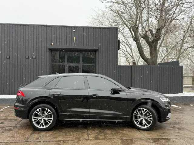 Audi Q8 - фото 3