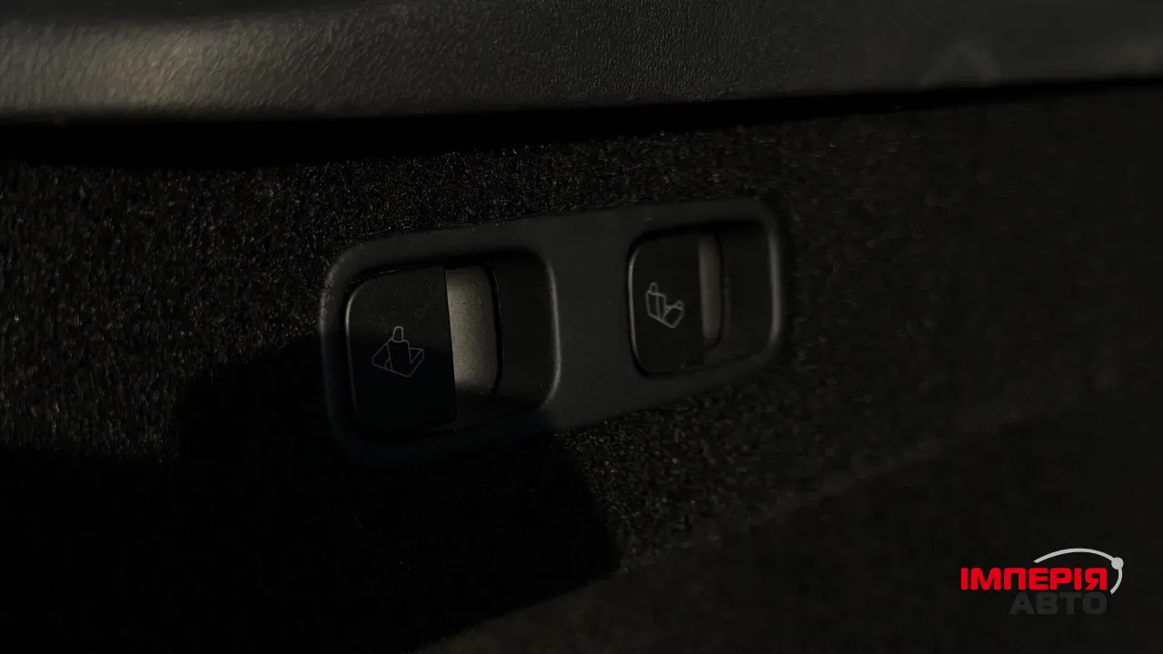 Tesla Model Y - фото 20