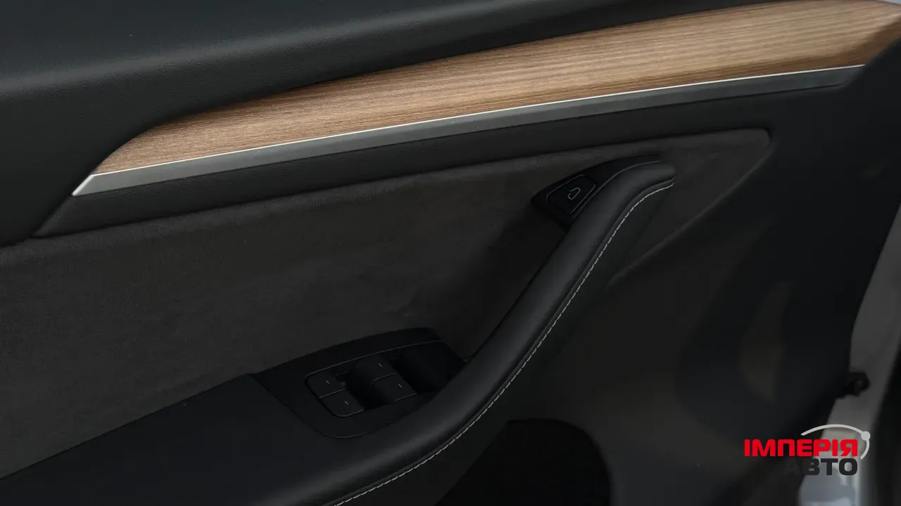 Tesla Model Y - фото 25