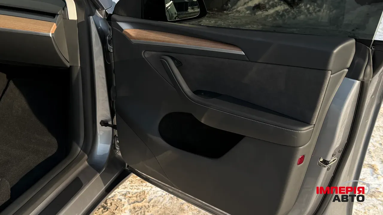 Tesla Model Y - фото 26