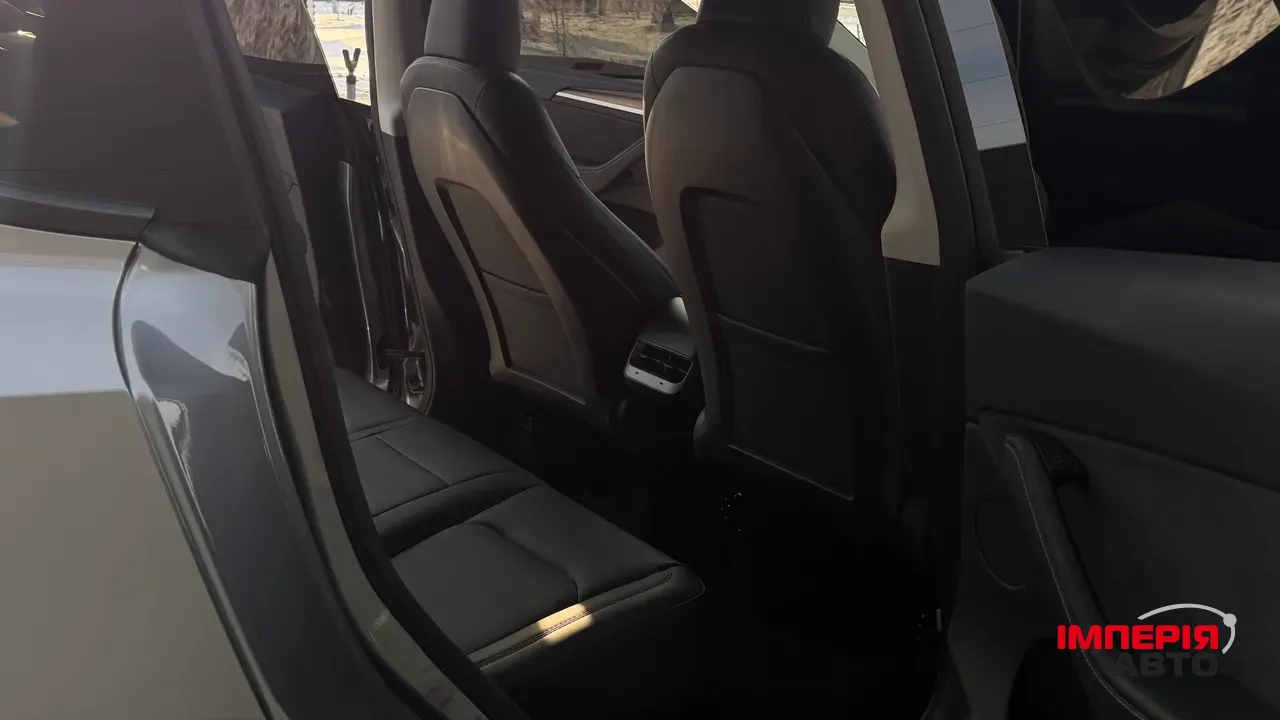 Tesla Model Y - фото 40