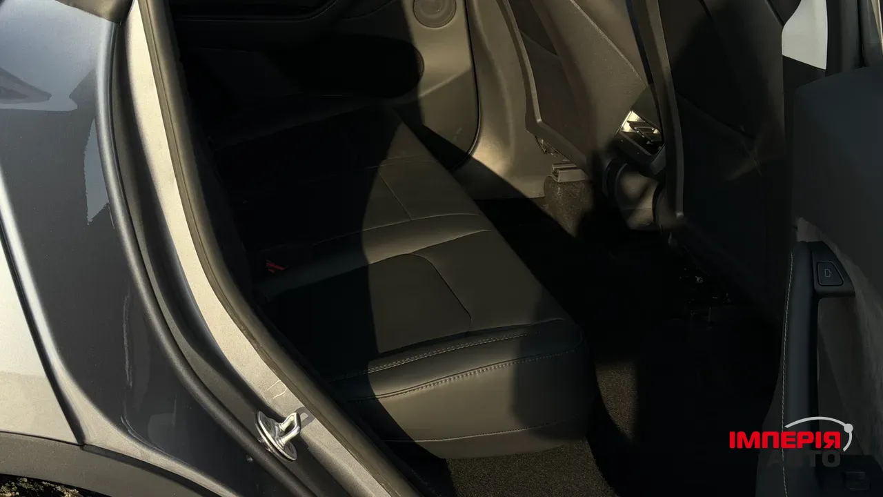 Tesla Model Y - фото 28