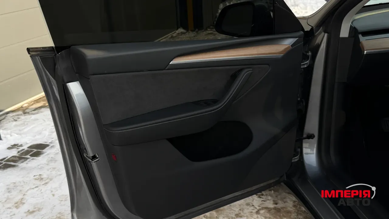 Tesla Model Y - фото 24