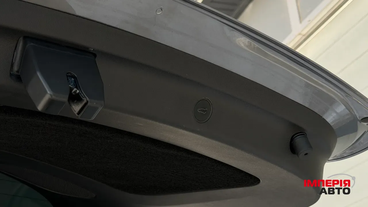 Tesla Model Y - фото 44