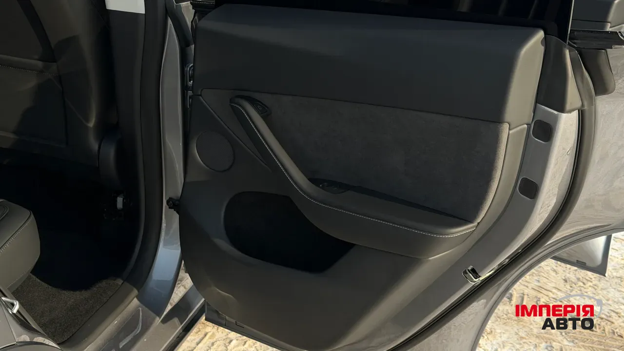Tesla Model Y - фото 27