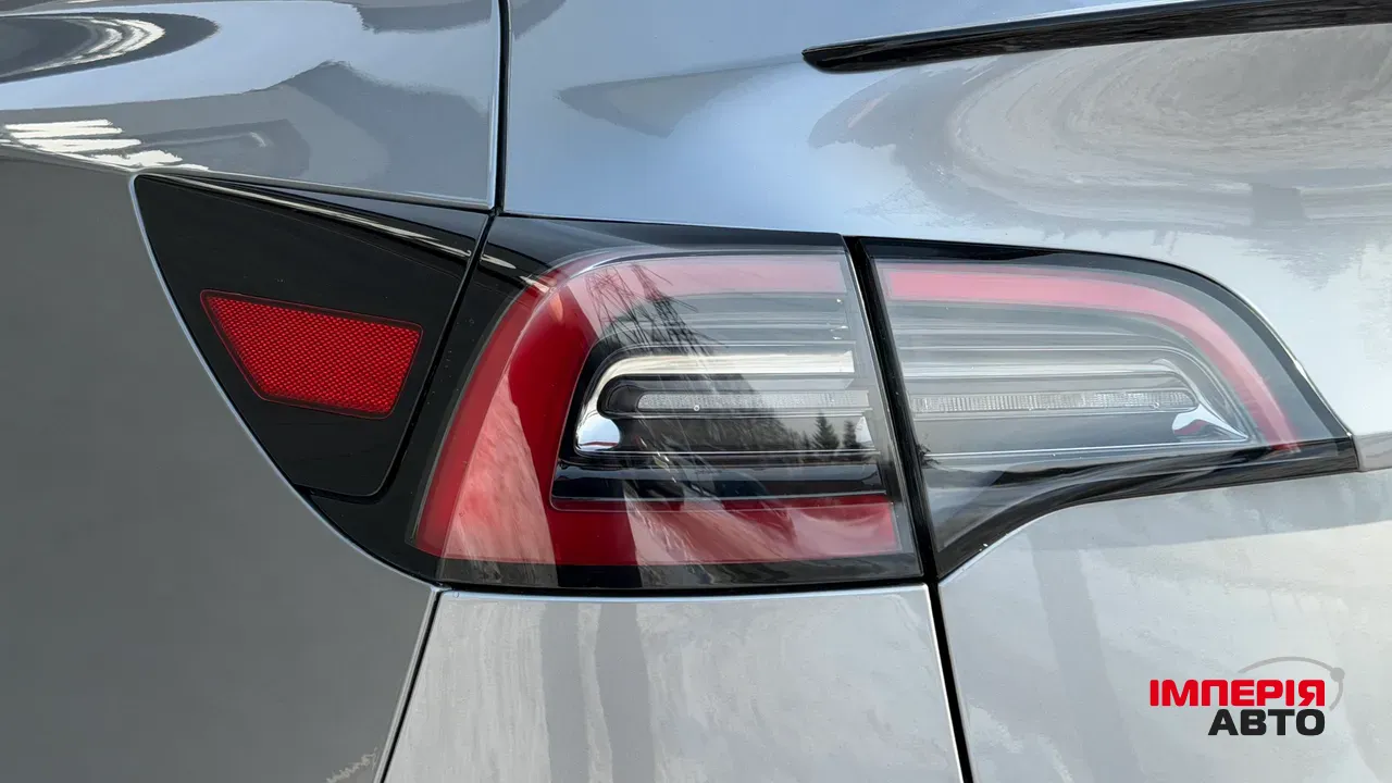 Tesla Model Y - фото 17