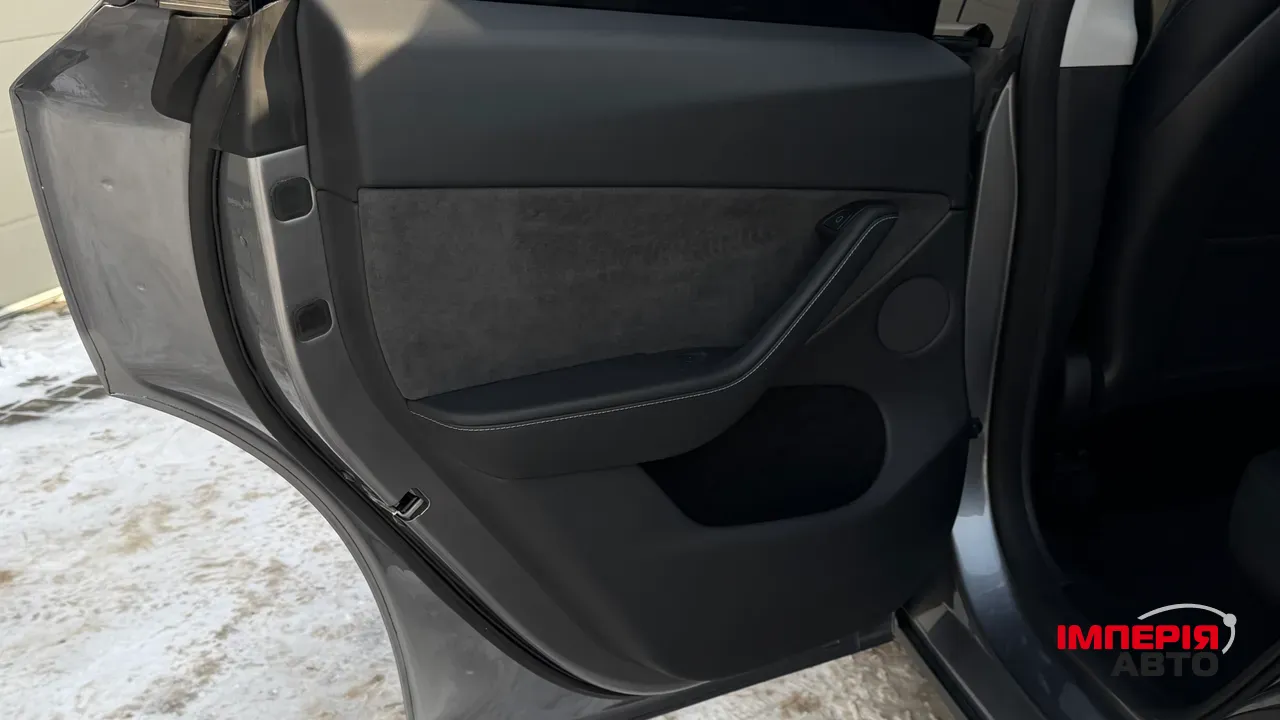 Tesla Model Y - фото 23