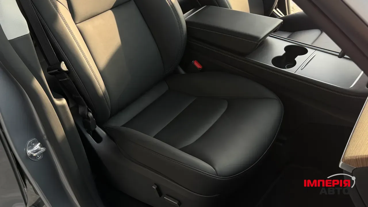 Tesla Model Y - фото 36