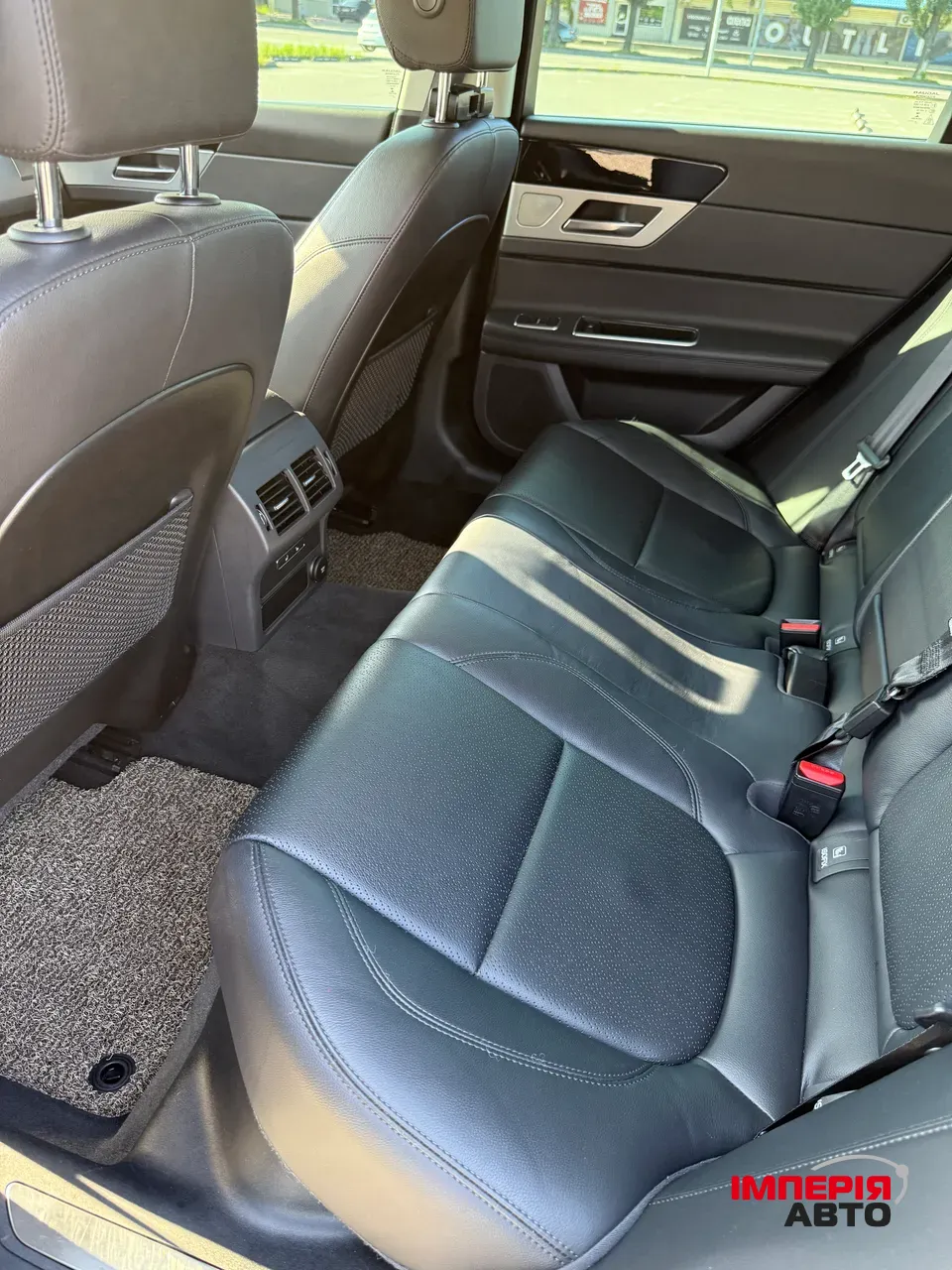 Jaguar XF - фото 11