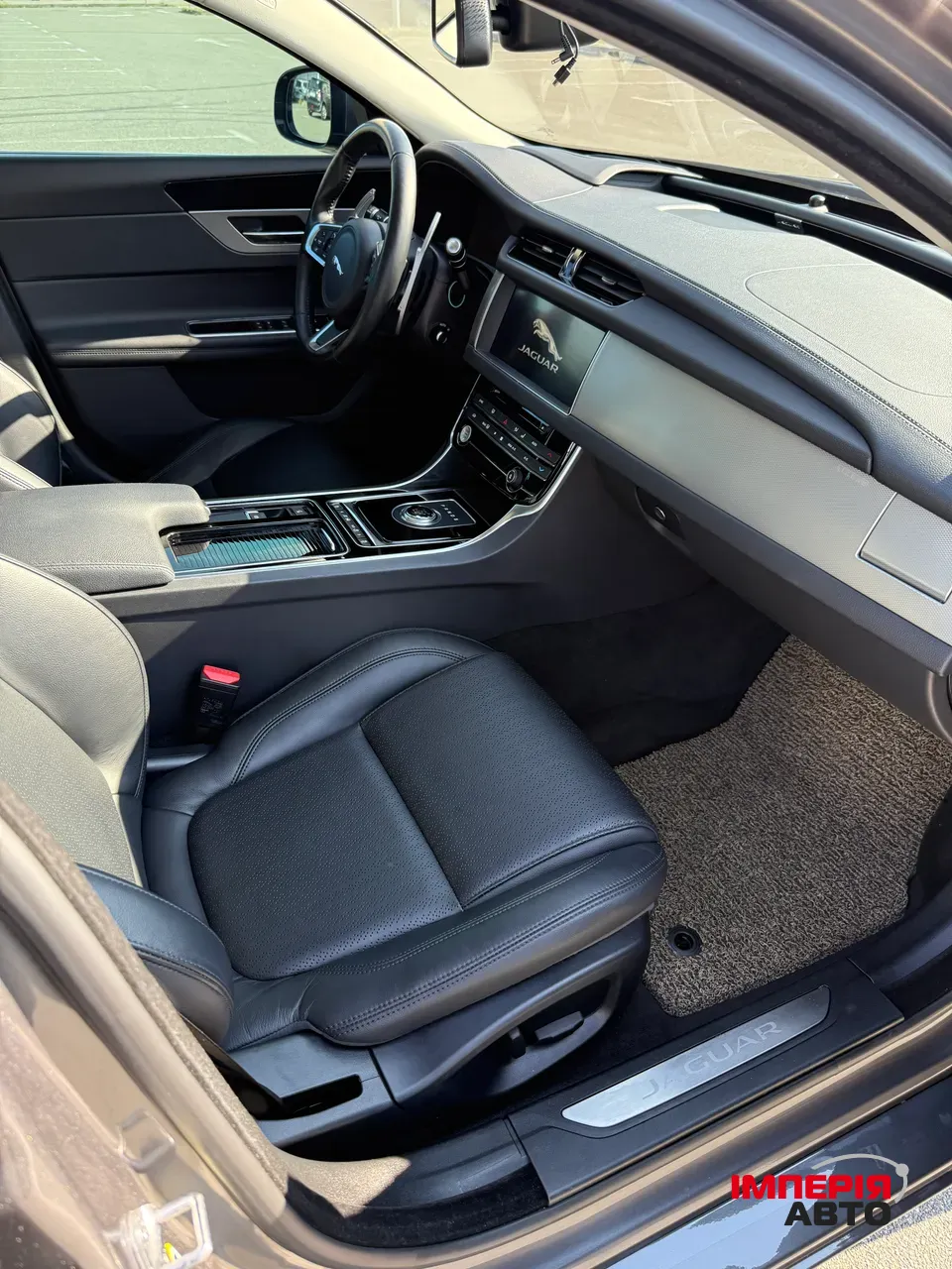Jaguar XF - фото 9