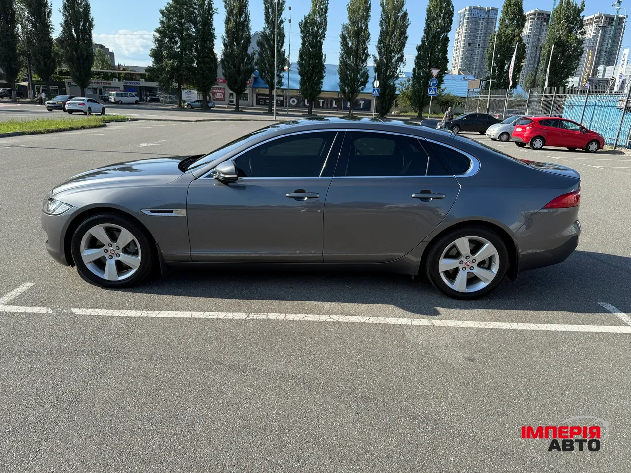 Jaguar XF - фото 7