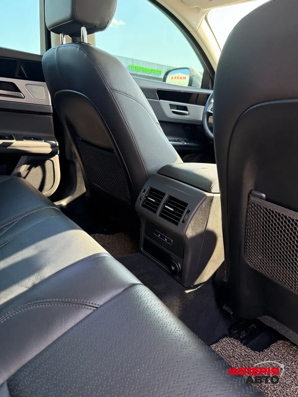 Jaguar XF - фото 12