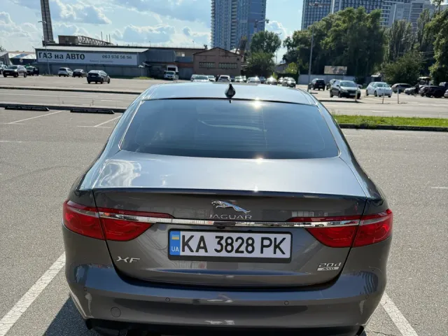 Jaguar XF - фото 5