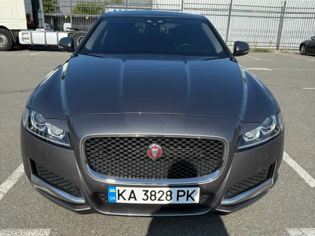 Jaguar XF - фото 2