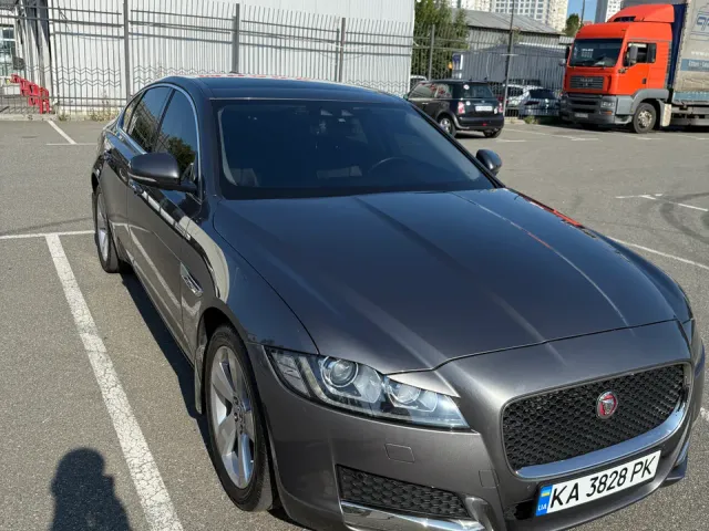 Jaguar XF - фото 1
