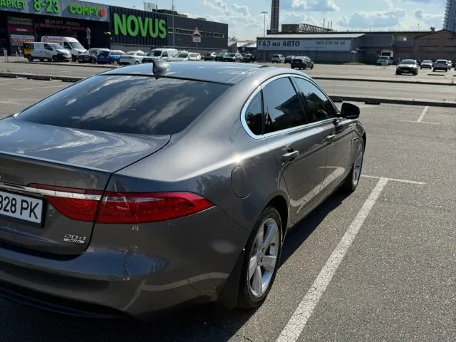 Jaguar XF - фото 4