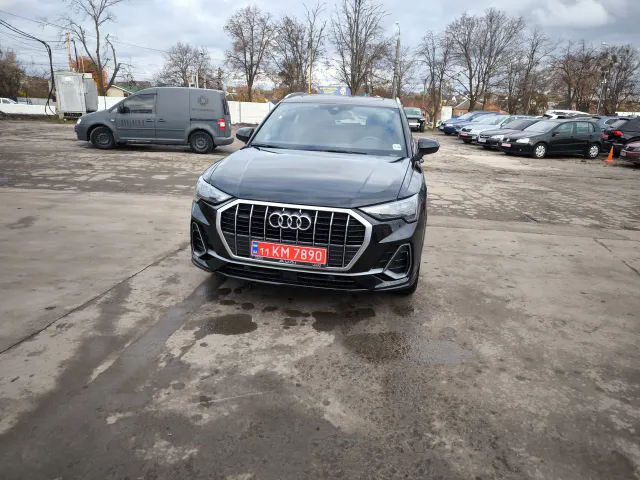 Audi Q3 - фото 1
