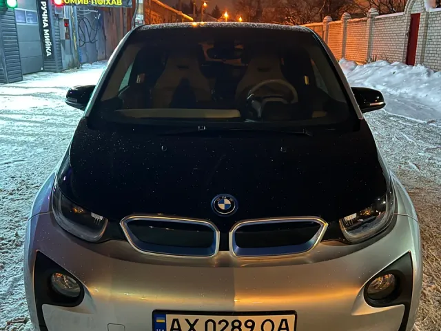 BMW i3 - фото 1